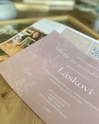 Obraz ze svatební kytice je originální svatební dar. Každý den si manželé při pohledu na obraz vzpomenu na jejich krásný...